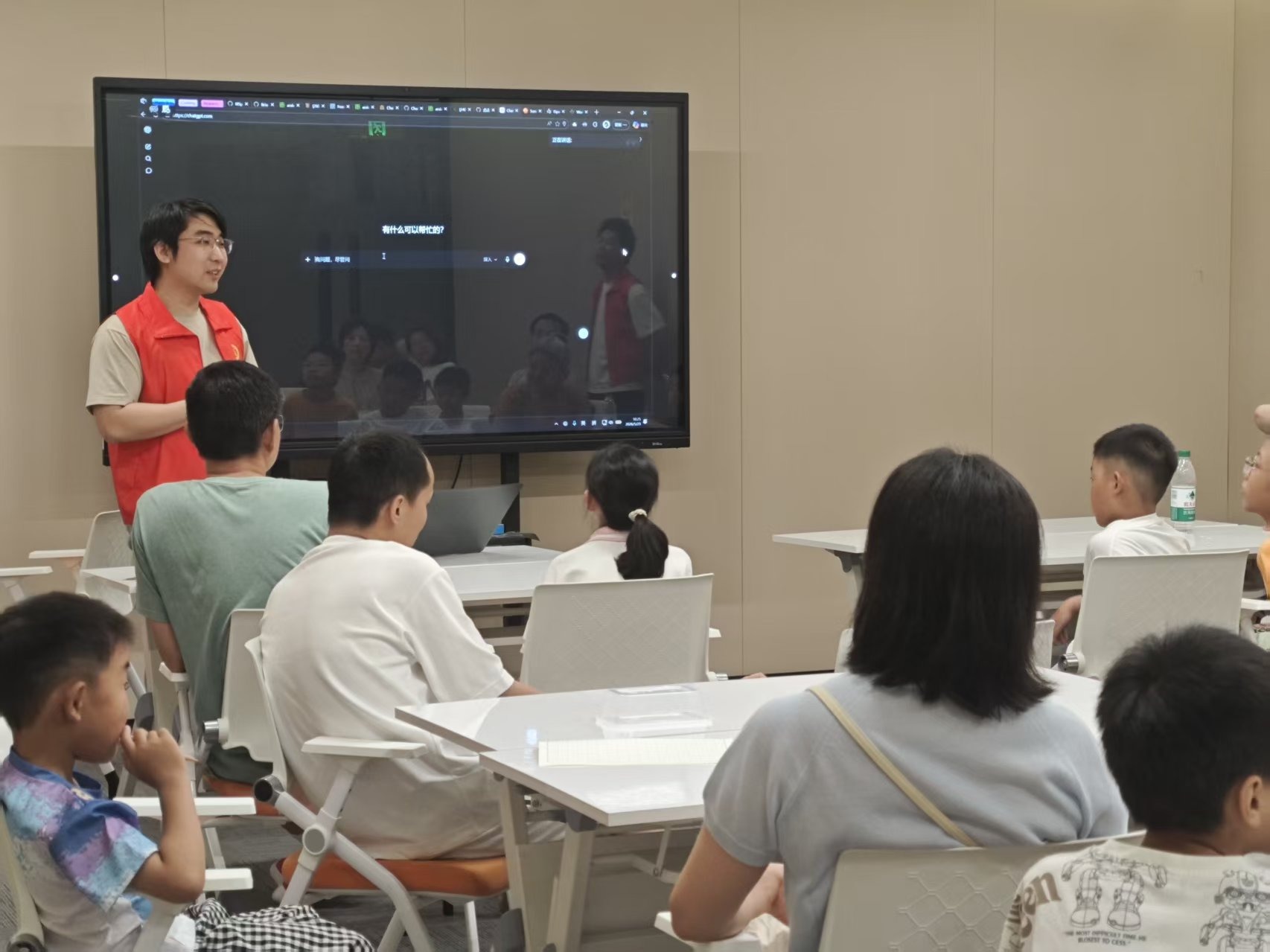 AI公益体验课现场讲解